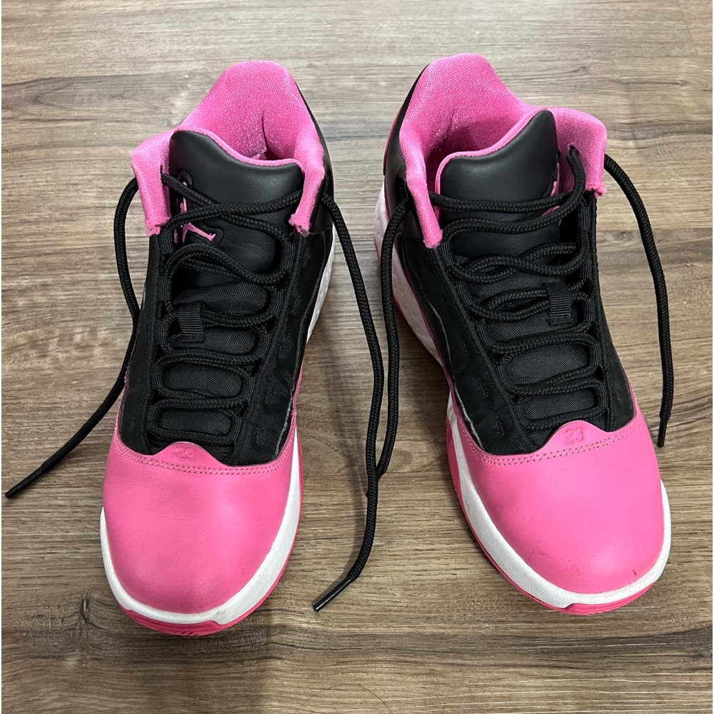 NIKE Air Jordan Max Aura 2 Shoes Pink Youth Size 5